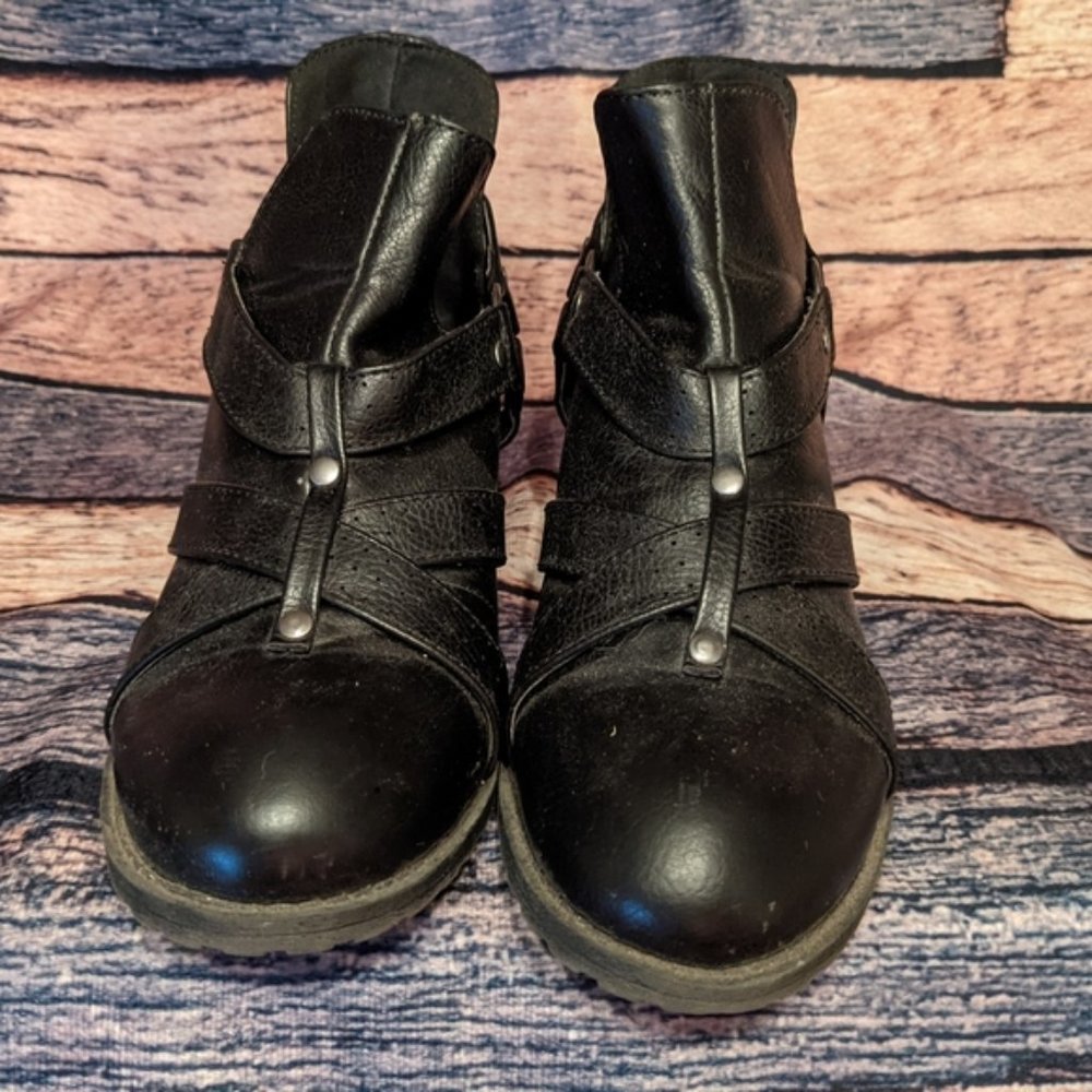 Qupid Black Booties